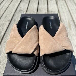 Banana Republic Leather knot Slide Sandal - size 7.5 NWT